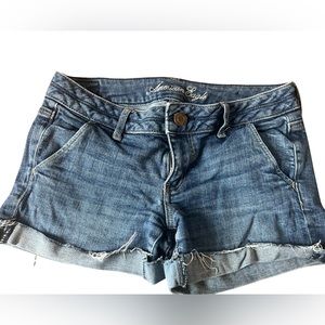 American Eagle Size 6 Low Rise Stretch Shorts - Excellent Used Condition